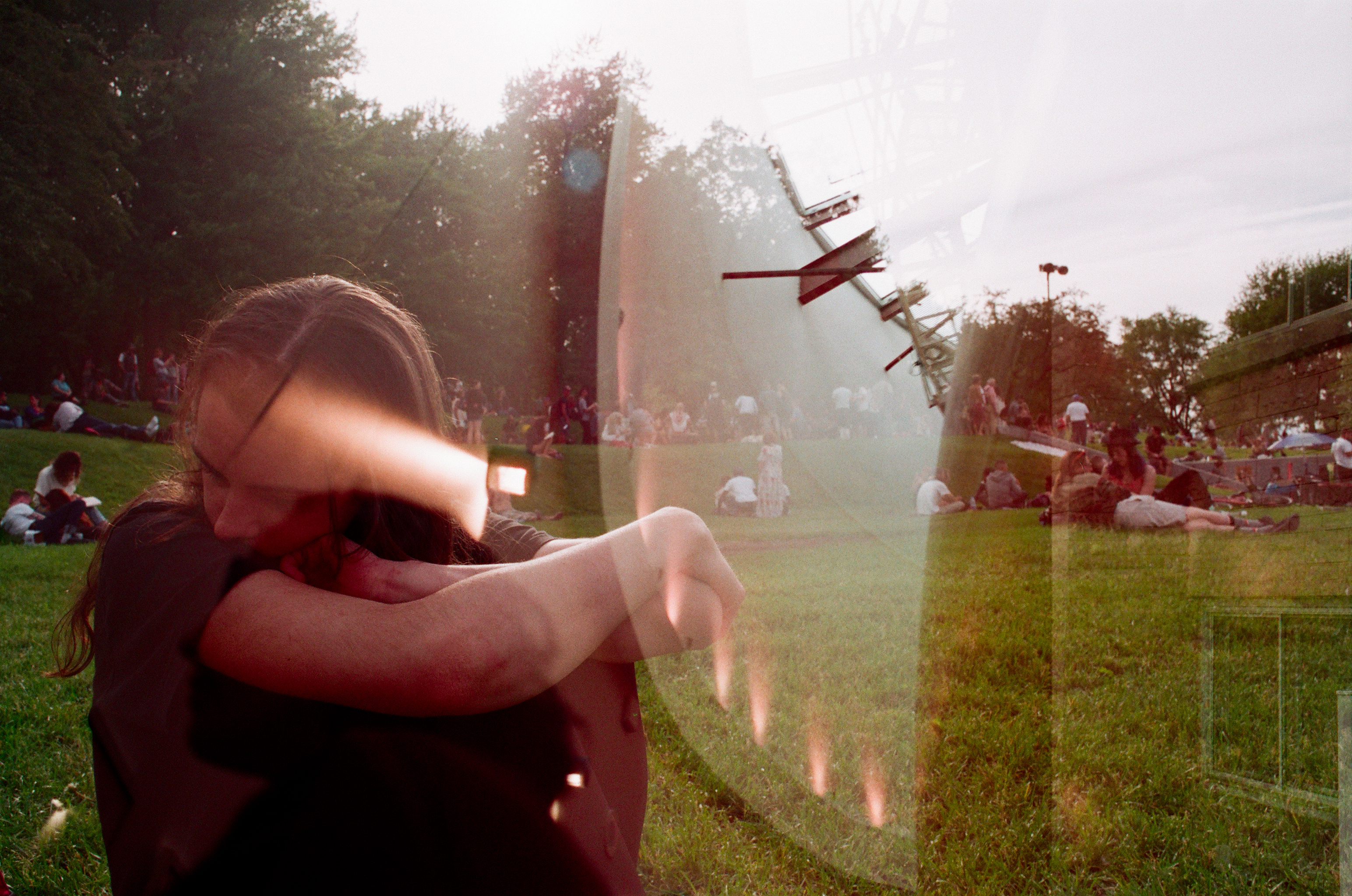 Parc Jeanne-Mance avec une femme en transparence